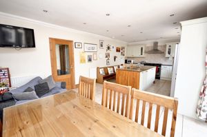 Kitchen Diner- click for photo gallery